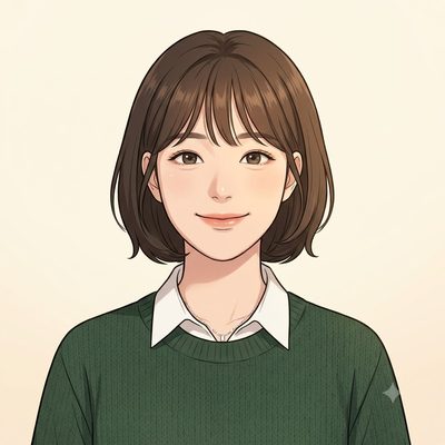 27세 신하늘. 단발머리에 초록 니트를 입고 웃는 모습